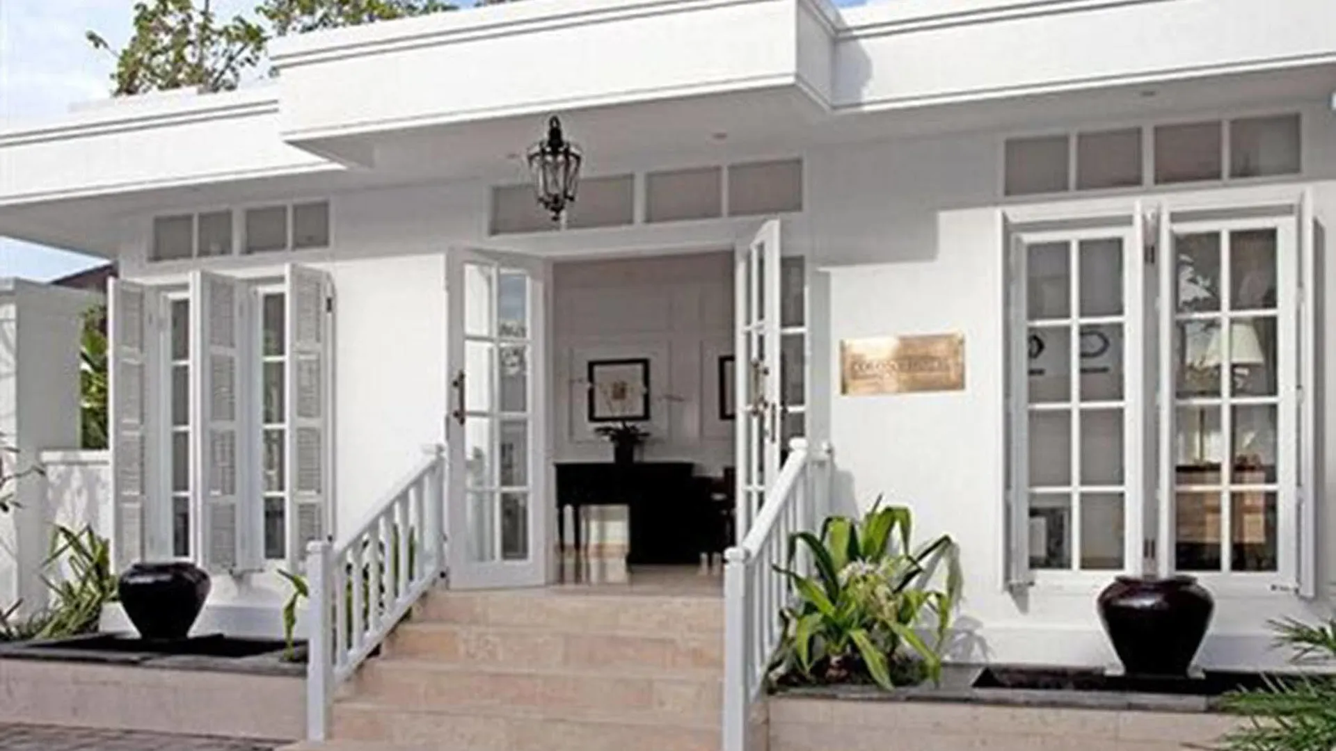 ****  The Colony Hotel Bali Seminyak  Indonesia